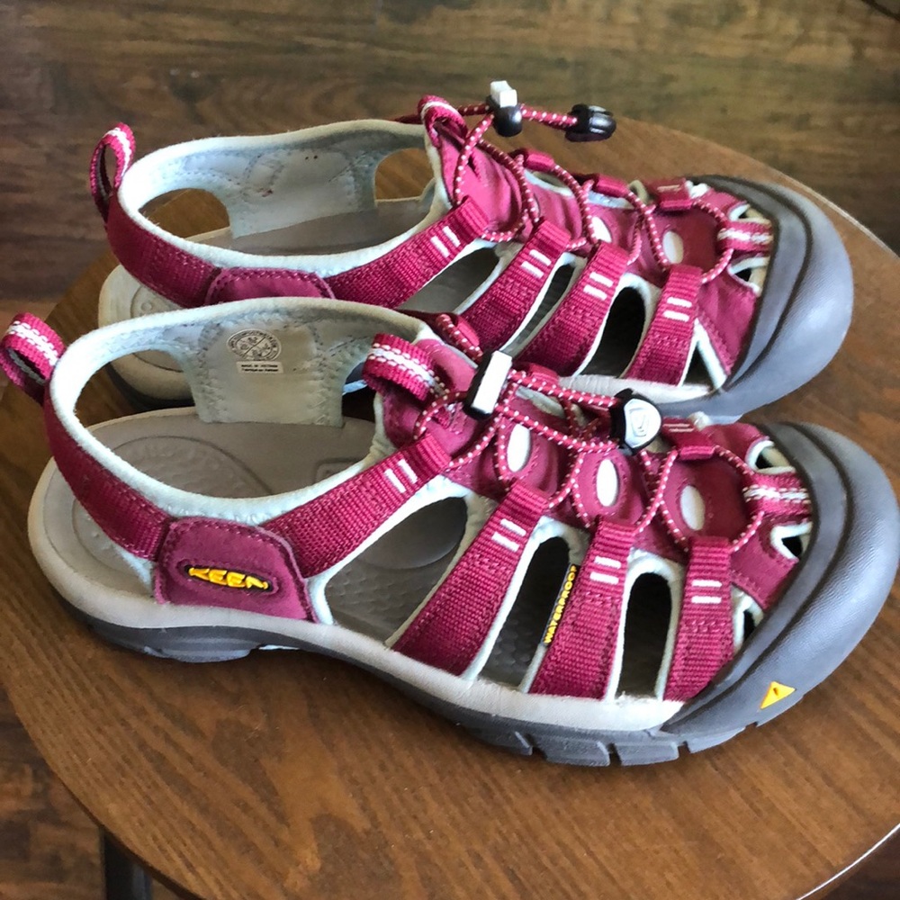 Keen Newport H2 Sandal Size 8.5